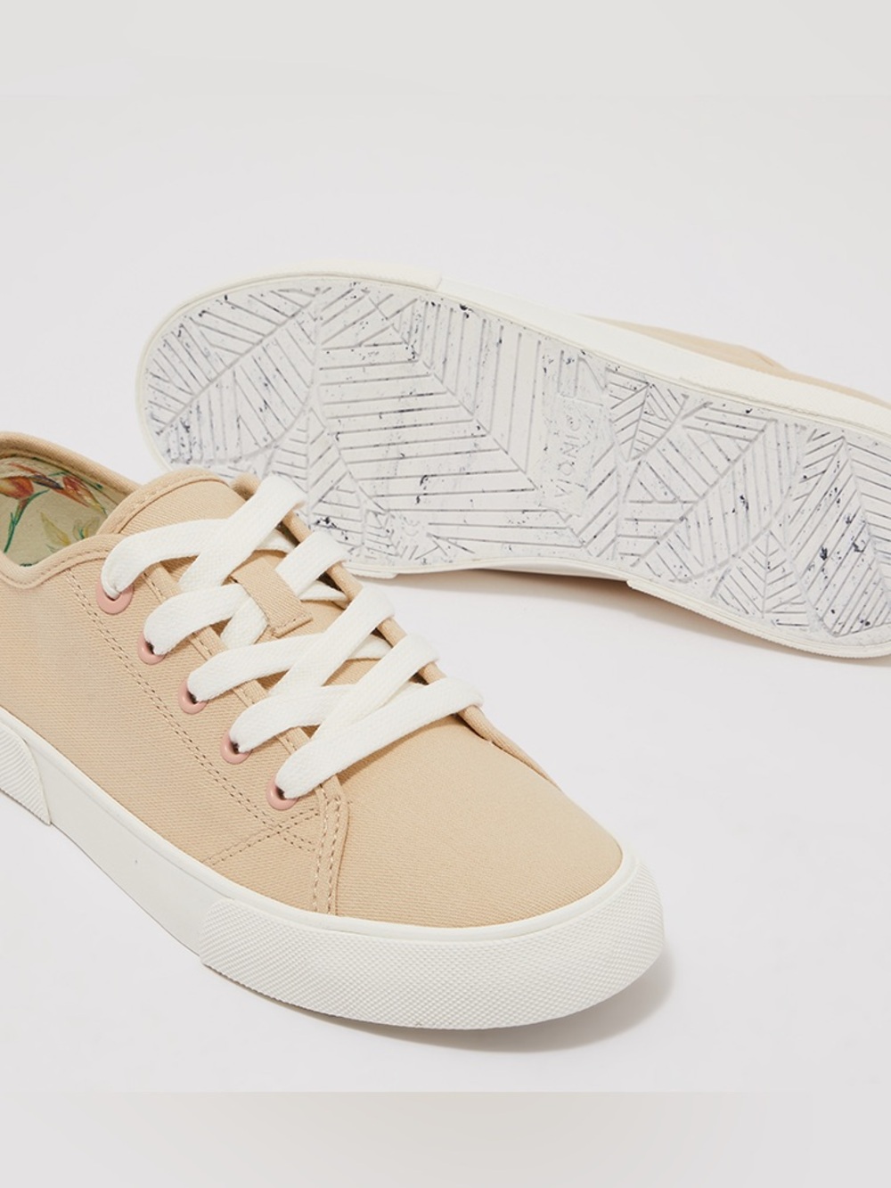 Vionic Oasis Women's Casual Canvas Lace Up Comfort Shoe Semolina Canvas
